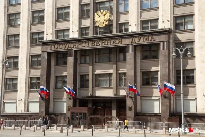 В опубликованных данных указано, что губернатор региона за прошлый год заработал свыше 10 миллионов рублей и владеет двумя квартирами в Калининградской области; в обзоре также рассмотрены данные других кузбасских кандидатов.