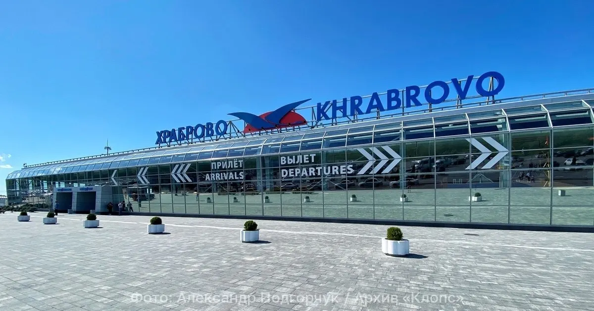Задержки затронули Калининград и шесть регионов: Москва, Санкт-Петербург, Саратов, Екатеринбург, Ижевск и Казань; многие вылеты перенесли на часы.
