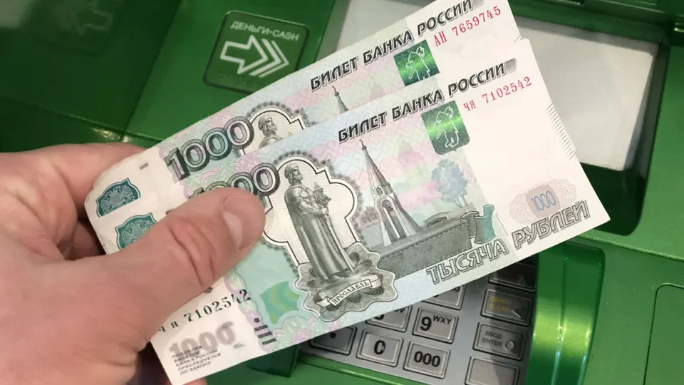 МВД и ЦБ призвали россиян ограничить операции: устанавливать дневные и месячные лимиты на снятие наличных и переводы по номеру телефона, а также ограничивать ночные транзакции, чтобы снизить вероятность хищений.