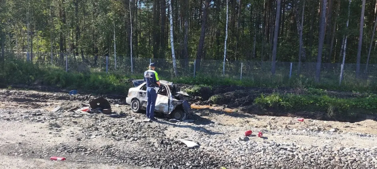 Под Заречным на трассе Екатеринбург — Тюмень произошло смертельное столкновение двух авто: погибли пять человек, обстоятельства уточняются.