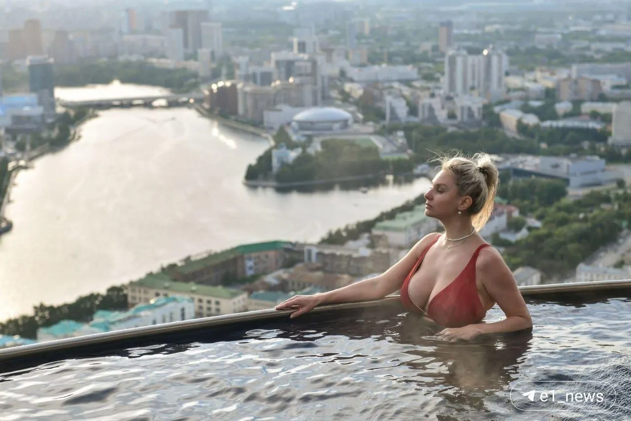 В Екатеринбурге бассейн на крыше закроют на девять дней из-за плановых работ по подготовке к новому сезону (14–22 сентября).