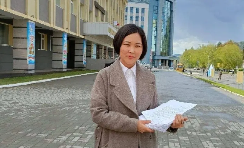 Активистка из Республики Алтай, осужденная за якобы оправдание терроризма, призвала Минюст проверить экспертизы и прекратить практику давления на общественных деятелей за критику власти.