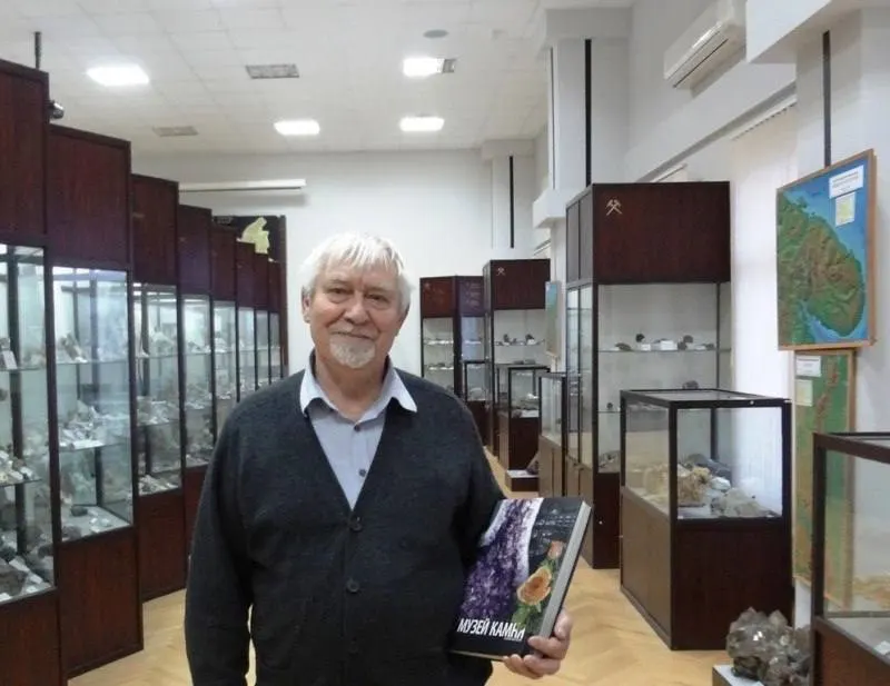Ушел из жизни основатель Музея камня в Екатеринбурге, собравший уникальную коллекцию минералов и сделавший музей одной из визитных карточек города. Прощание запланировано на 17 августа.