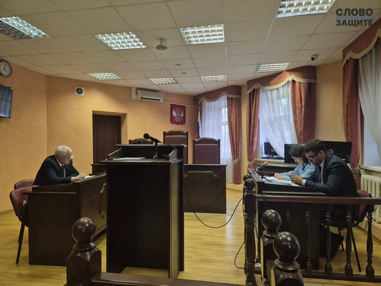 Псковский суд отменил регистрацию списка партии Яблока на региональные выборы после подачи иска Родины; решение поддержали прокурор и представитель избиркома.
