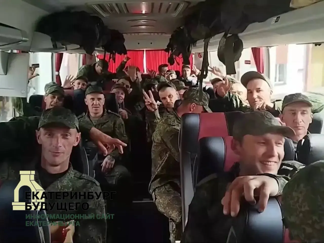Двое жителей Екатеринбурга вернулись из украинского плена после обмена между Россией и Украиной.