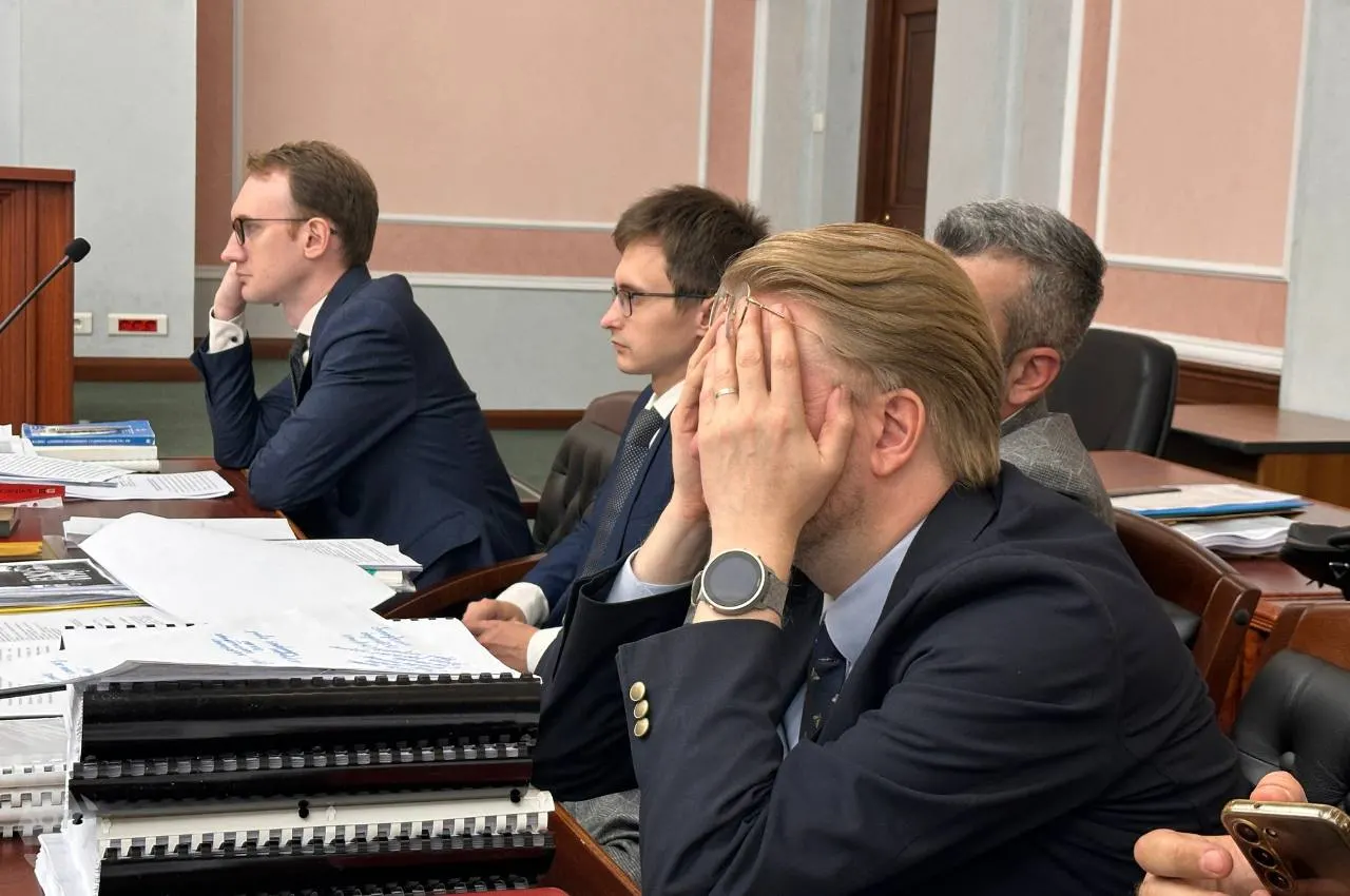 Юристы требуют признать недоказанными обвинения в нарушении авторских прав и финансировании, суд переходит к завершению прений.