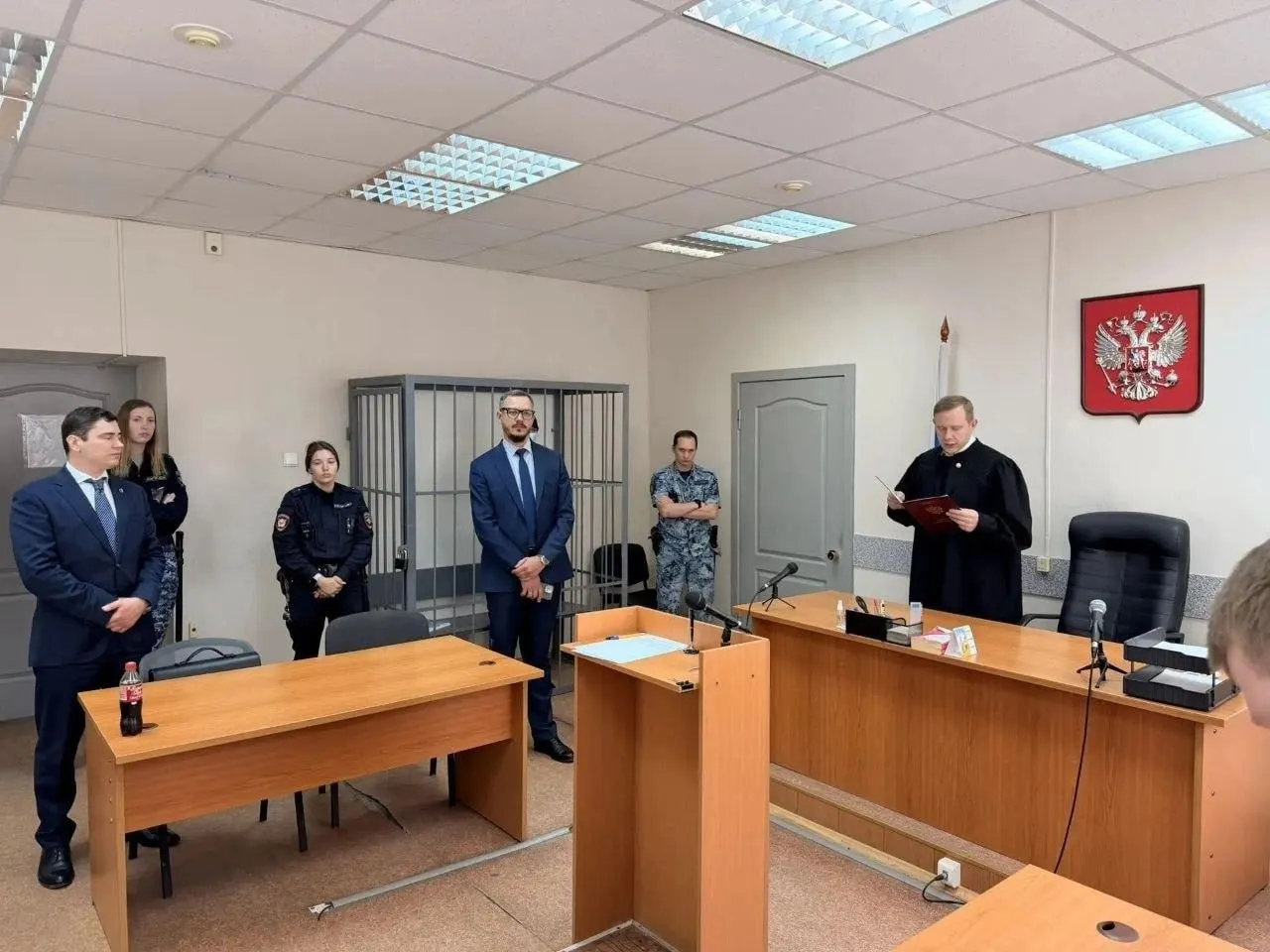 Зампрокурора Железнодорожного района арестовали по обвинению в коррупции; суд оставил его под стражей до 12 октября.