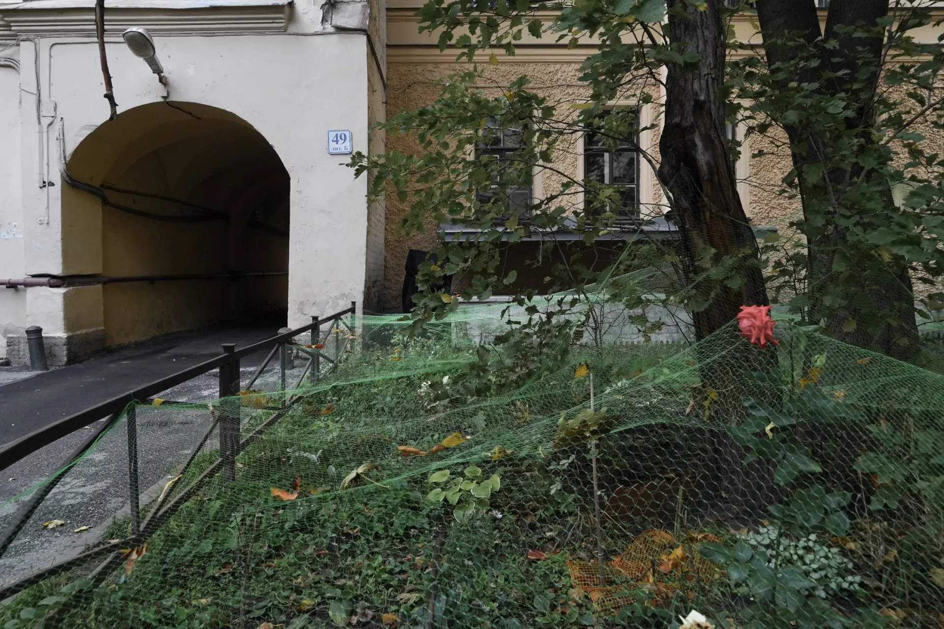 Коротко: обрушение лесов на историческом здании, судебные разбирательства, спасение туристов и митинги — обзор событий в регионе, по России и за рубежом.