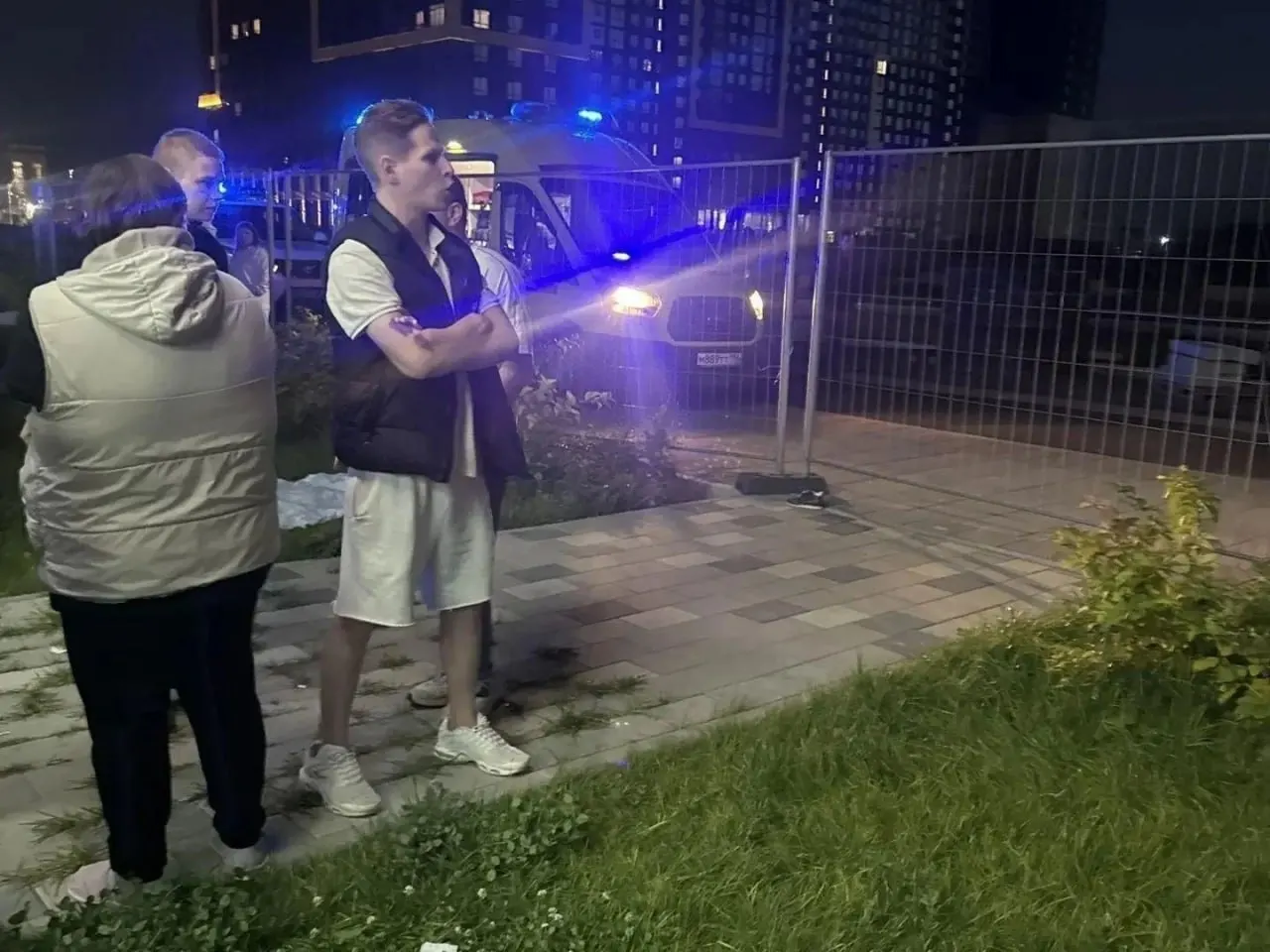 Трагедия произошла вечером в районе Ландау. По предварительным данным, мама оставила младенца с трехлетней дочерью, после чего произошел несчастный инцидент.
