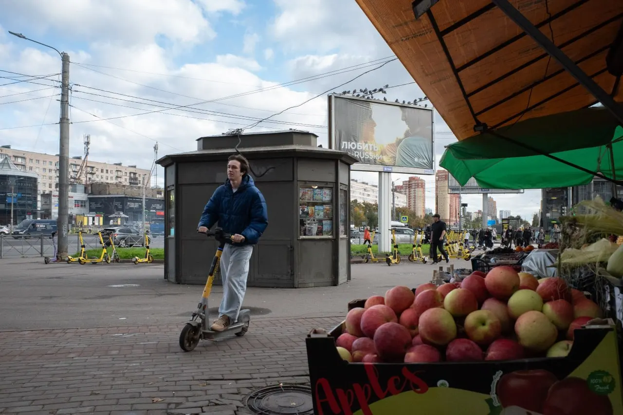 В Петербурге и Ленобласти исчез экс-глава Красносельского района; произошла авария на КАД; вынесен приговор за поджог; в мире усилились санкции против российских должностных лиц.
