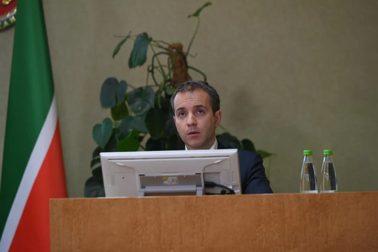 Николай Никифоров арестован по делу финансовой пирамиды Finiko; пока заочно; официальное место его нахождения неизвестно; в последние годы проживал в Объединённых Арабских Эмиратах и периодически посещал Россию.