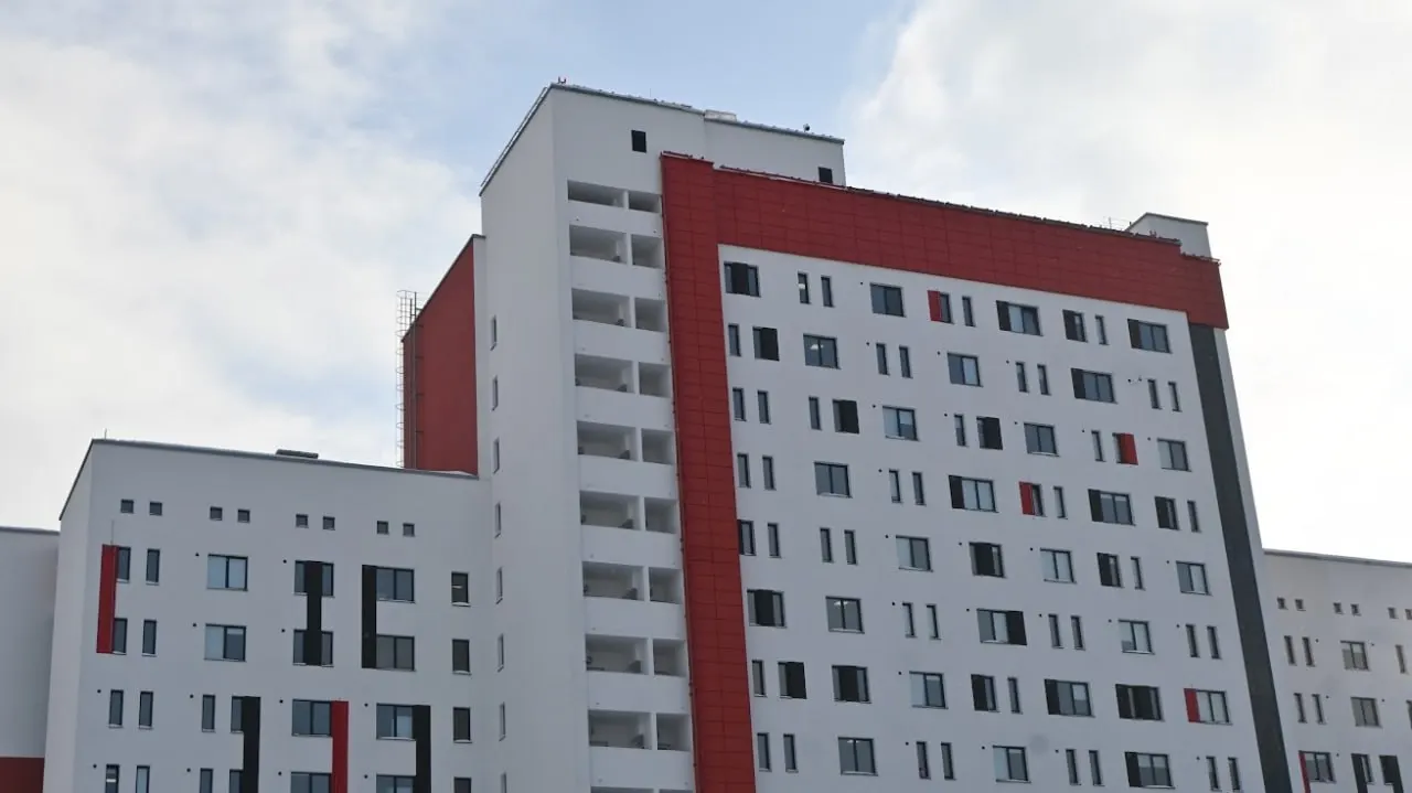 После выселения на период фестиваля молодежи общежития Новокольцовского приводят в порядок к возвращению студентов УрФУ.