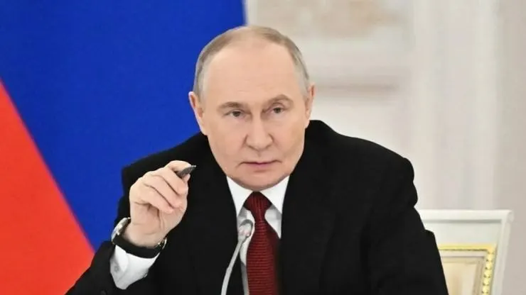 Президент подписал указ о передаче долей Nestlé Кубань и Nestlé Россия во временное управление компании Л.Е.В. Менеджмент; под управлением оказались активы логистики и розничной сети.