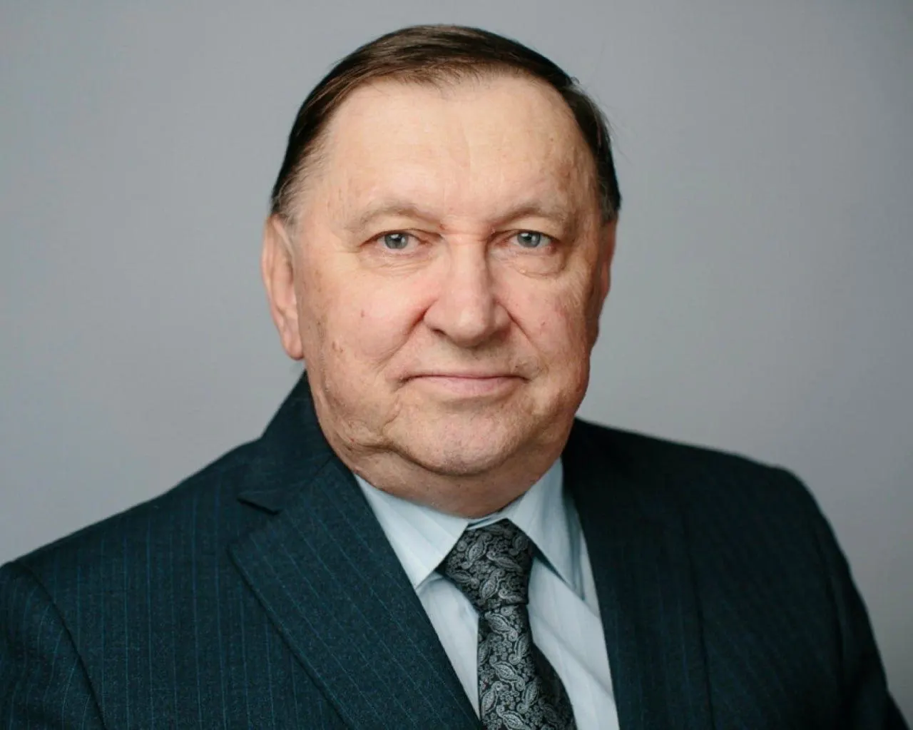 Кандидаты от «Партии пенсионеров» и «Зеленых» подали иски об отмене регистрации четырех кандидатов от «Яблока» на выборах в Госдуму; в регионе также фиксируются задержания кандидатов в Екатеринбурге.