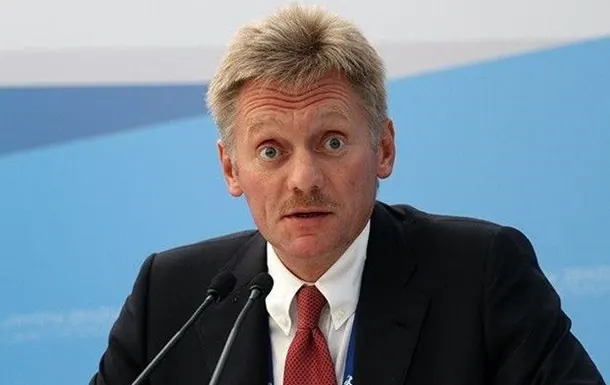 Пресс-секретарь президента заявил, что в РФ не принято ограничивать журналистов и вмешиваться в их работу, в отличие от США.