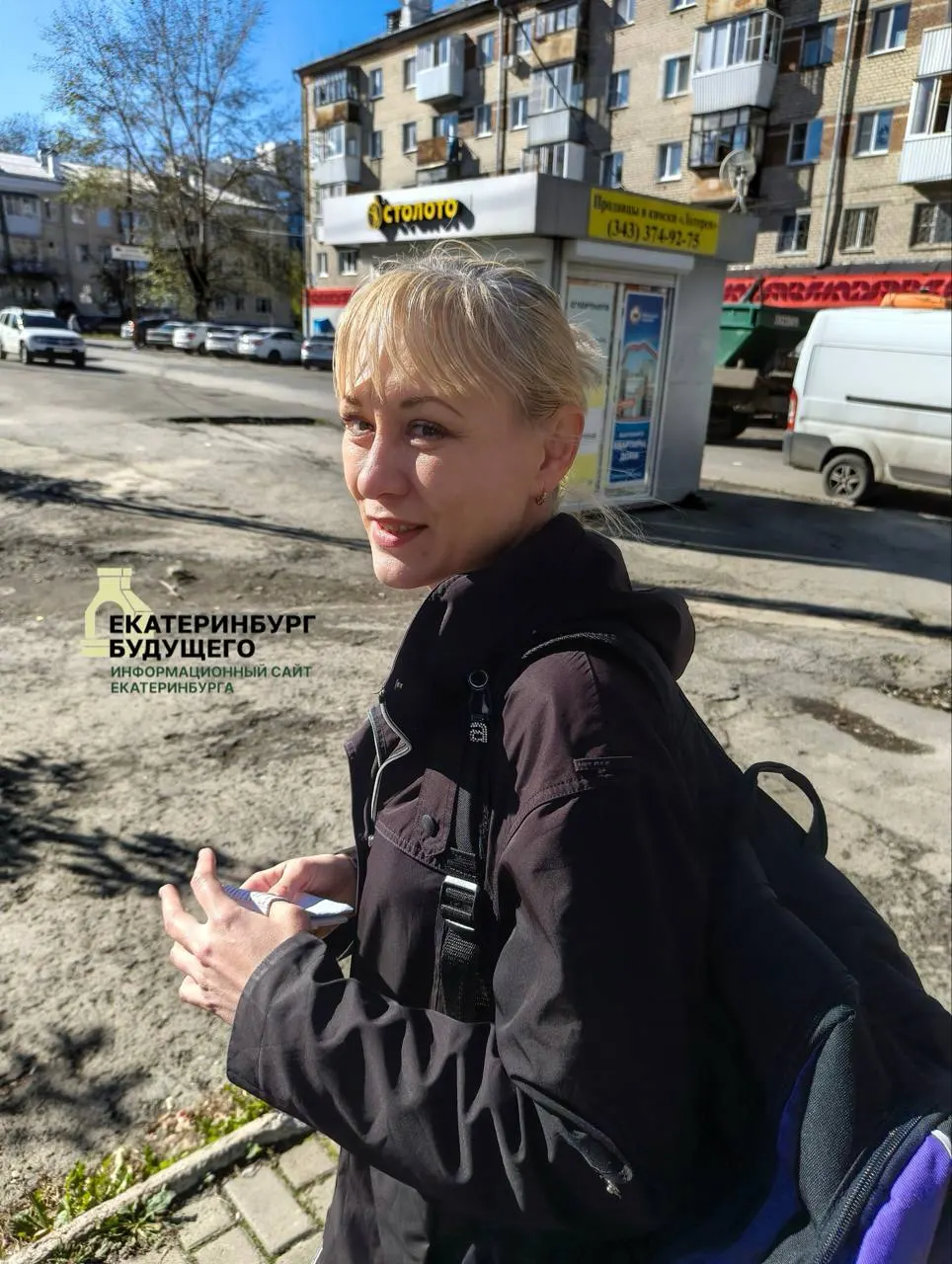 Наблюдатели зафиксировали попытки повлиять на голосование возле школы №46: женщины предлагают за тысячу рублей отдать голос за партию.