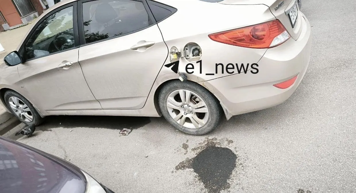 По данным читателя, ночью у припаркованных автомобилей на улице Фучика сливают бензин. Сообщение поступило сегодня утром.