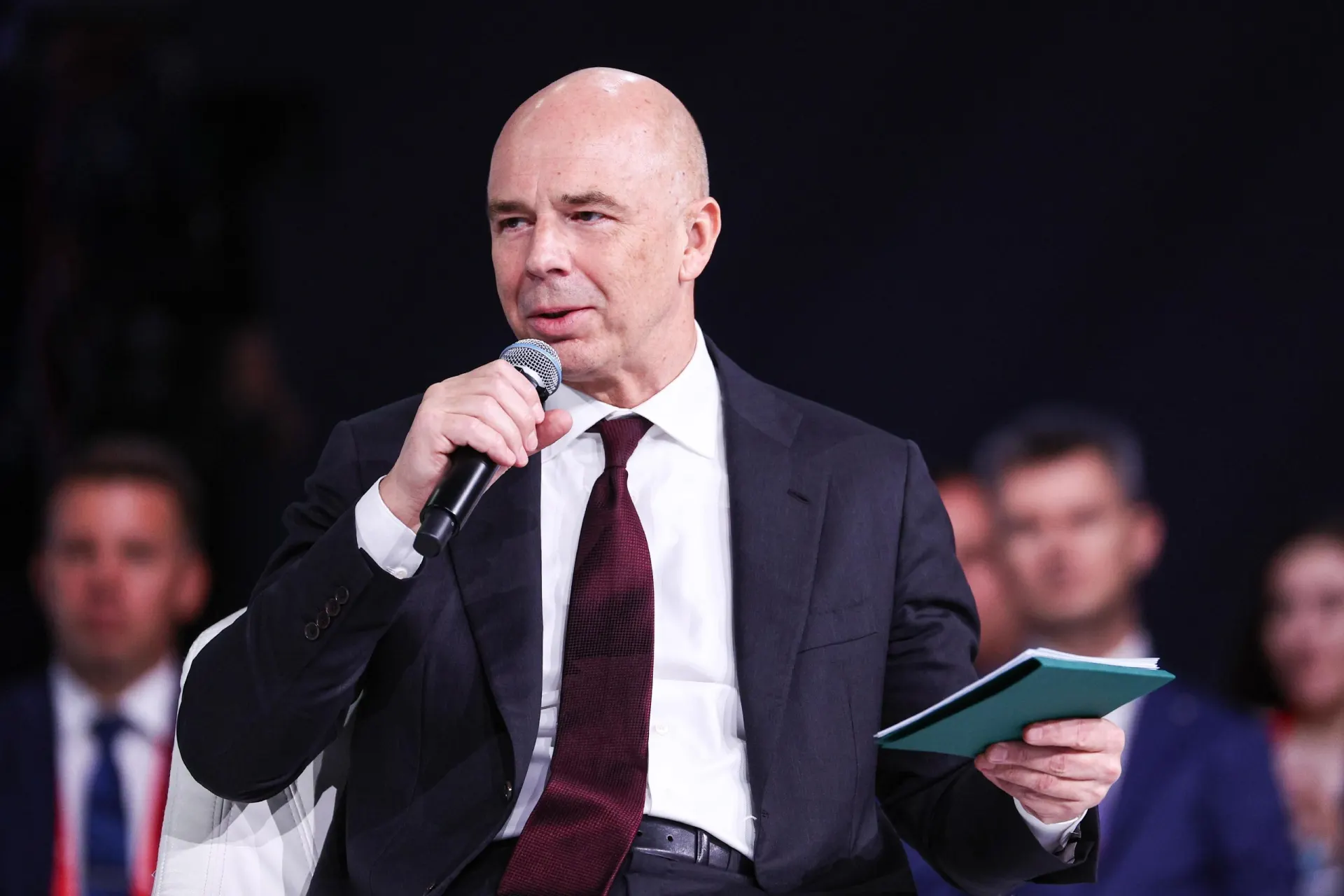 Экономисты обсуждают влияние на ставки и бюджет.
