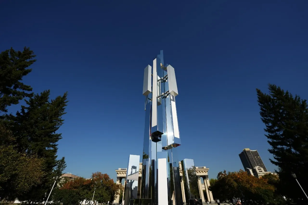 Операторы запустили сеть 5G в нескольких городах страны, включая столичные и крупные регионы, обещая новые цифровые сервисы и возможности умного города.