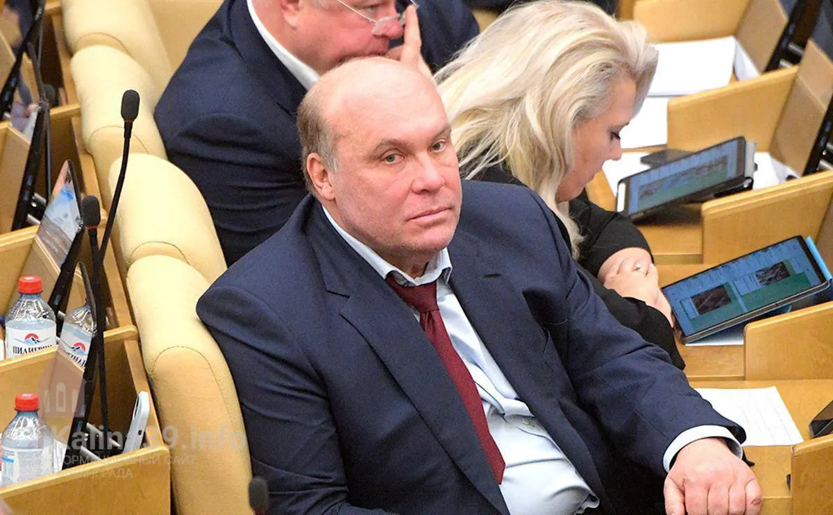 Депутат Госдумы от Калининградской области Андрей Колесник сообщил, что новой волны мобилизации осенью не планируется; контрактники продолжают пополнять ряды, а связанные с мобилизацией законопроекты — отдельно от темы.