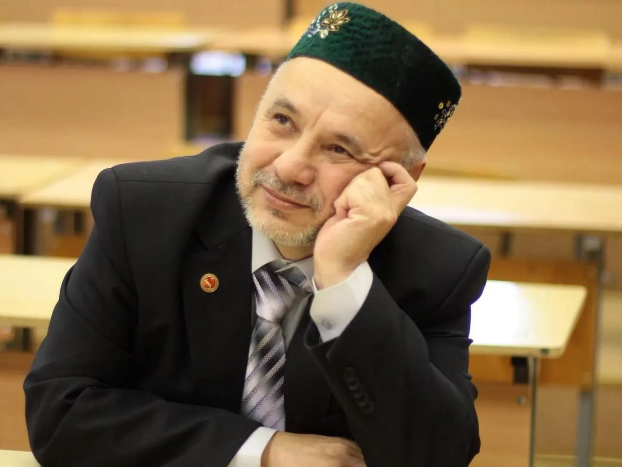Выдающийся педагог и исследователь Рафаиль Исхаков занимал важное место в жизни журфака УрФУ и общественной жизни региона. Его память будет жить в сердцах студентов.