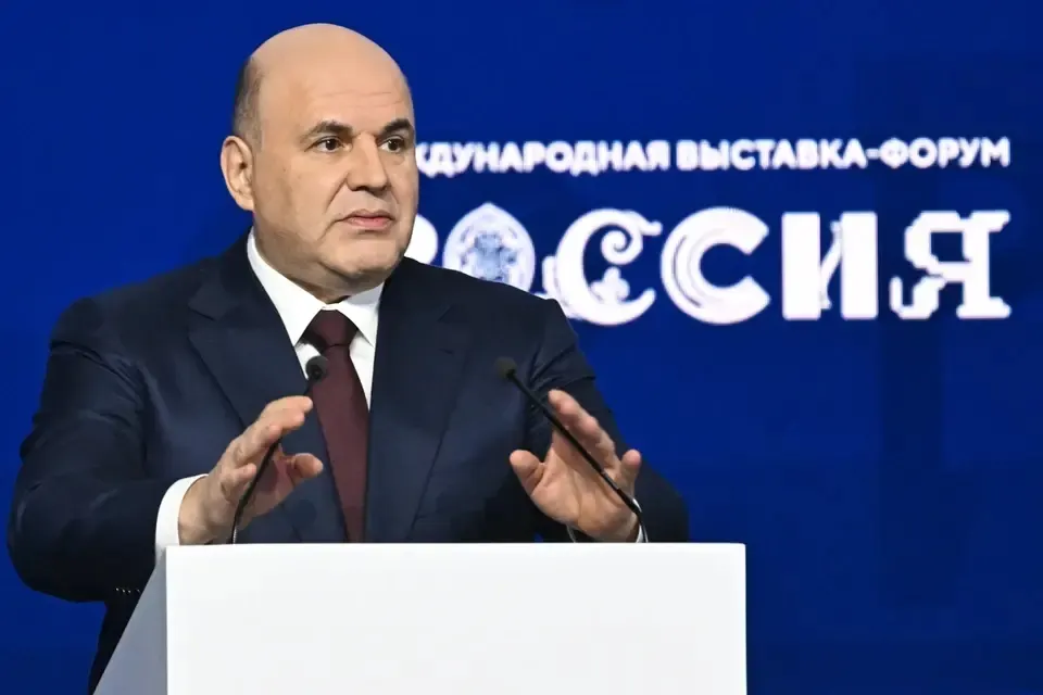 Премьер-министр распорядился audited обоснованность затрат на форумы и конференции и подготовку мер по экономии до декабря 2026 года; обсуждалась роль форумов в региональных и федеральных бюджетах.