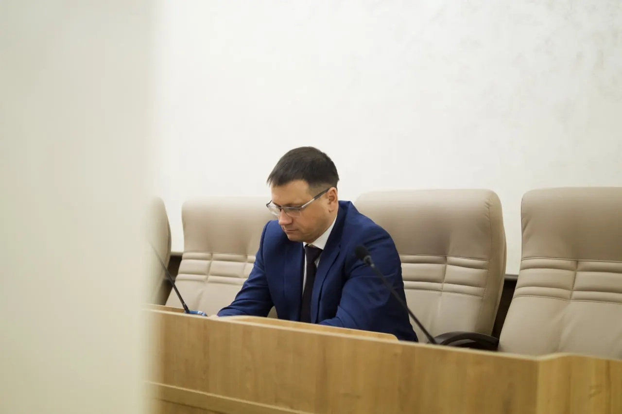 Арест на 10 суток за репост и слушание по делу о размещении поста с экстремистской символикой проходят в Екатеринбурге.