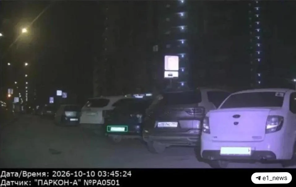 Жители дома на улице Сахарова столкнулись с массовыми штрафами за автомобиль, припаркованный диагональю, и спорят с новыми требованиями парковки.