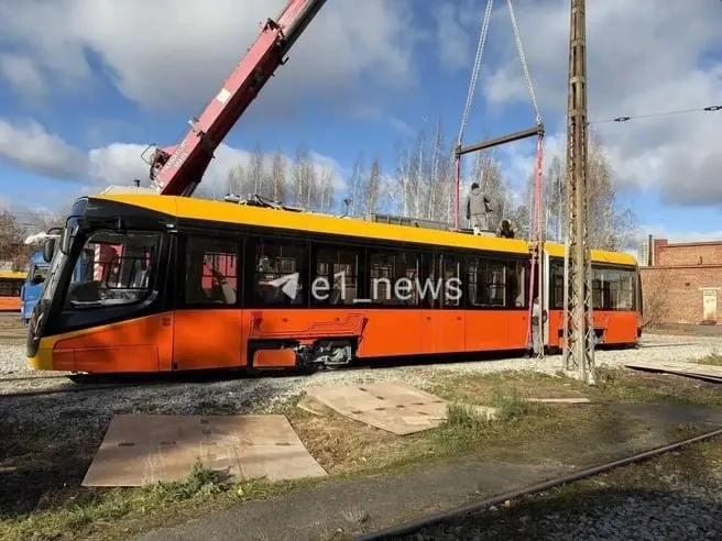 В депо началась сборка модели 71-640. Трамвай рассчитан на 185 пассажиров и имеет 43 места для сидения.