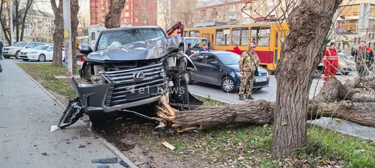 По данным местных сотрудников, авария обошлась без пострадавших; причина пока не установлена.