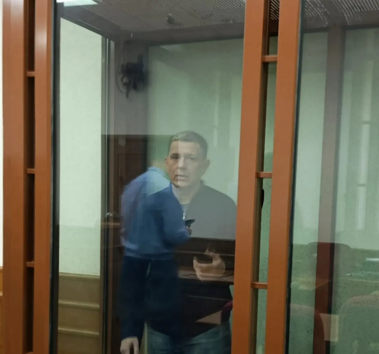 Екатеринбуржец получил три года колонии за переписку с представителем иностранной спецслужбы; дополнительно — год ограничения свободы и штраф 300 тысяч рублей.