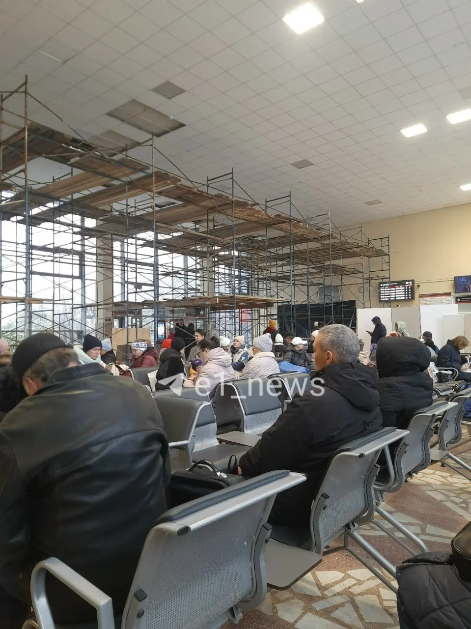 Пассажиры на станциях региона сталкиваются с регулярными задержками пригородных электричек, ситуация требует оперативных обновлений.