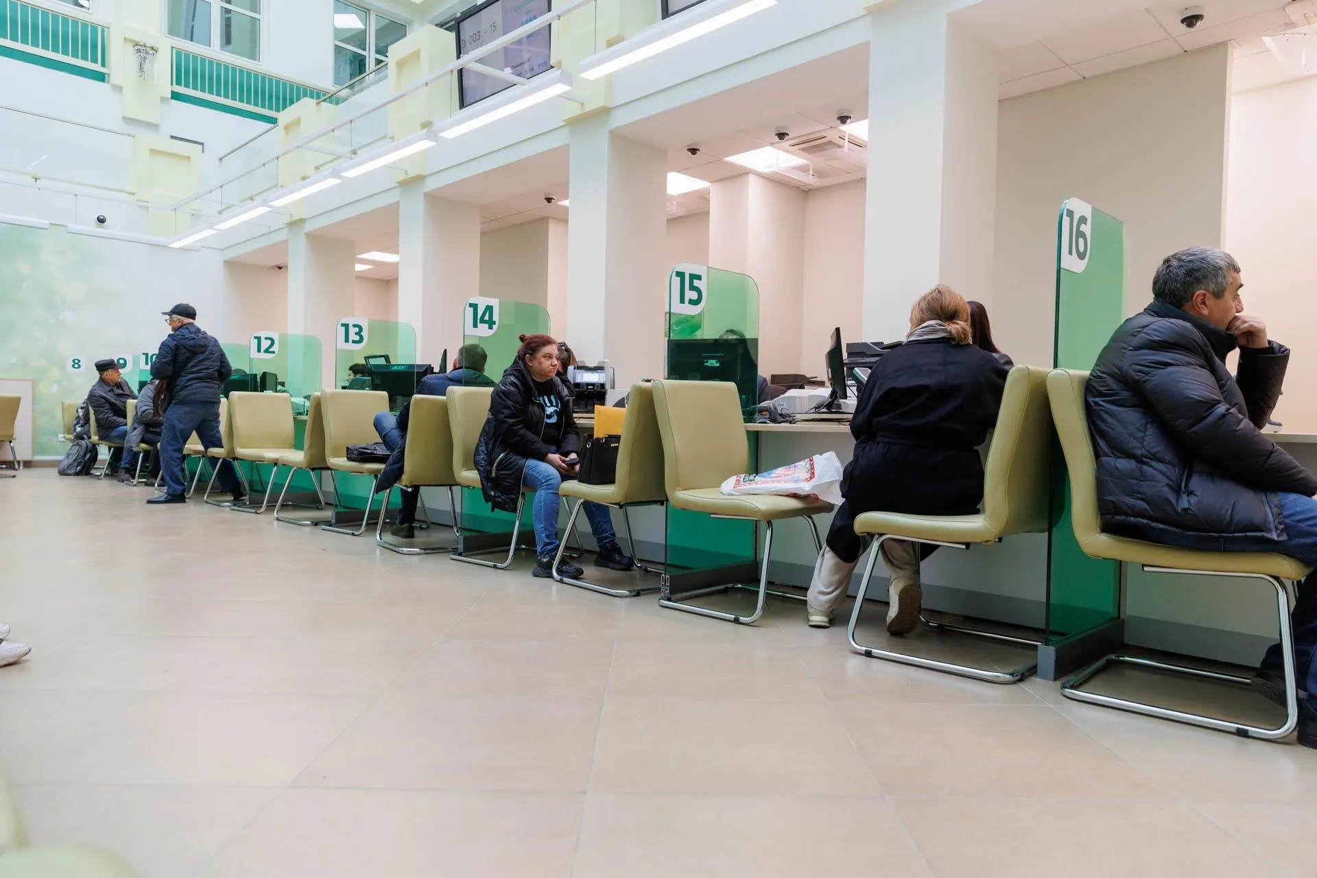 Разбираемся, какие риски и последствия может нести объявление дефолта и как это повлияет на обычных людей.