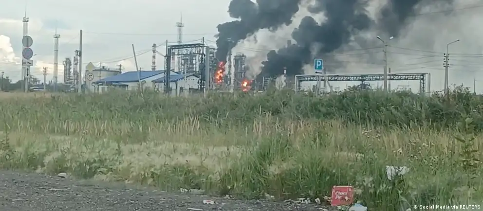 Беспилотники ВСУ атаковали Омск: возгорания охватили Омский каучук и склад OZON; власти оценивают последствия и принимают меры.