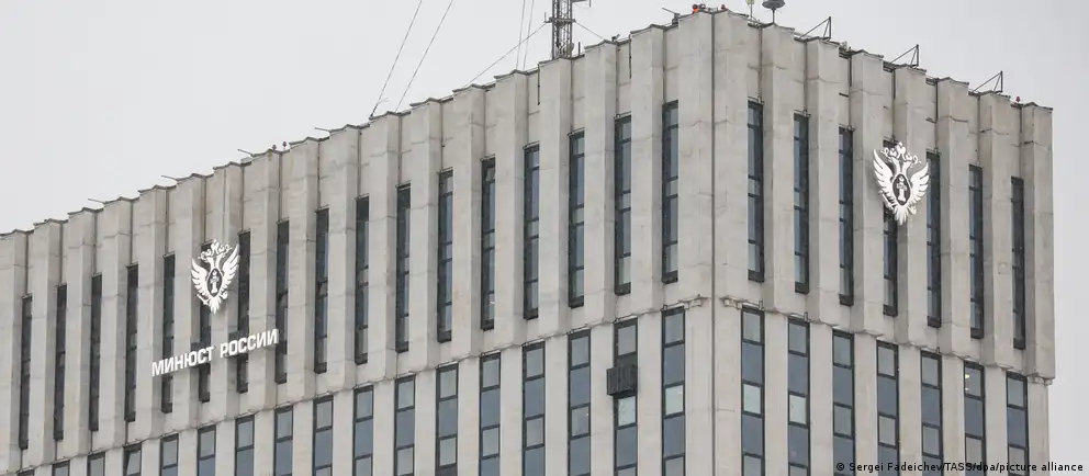 Минюст объявил МСНК и связанные с ней организации иностранными агентами, что вызывает озабоченность у немецких партнеров и ставит под угрозу культурные и образовательные проекты российских немцев.