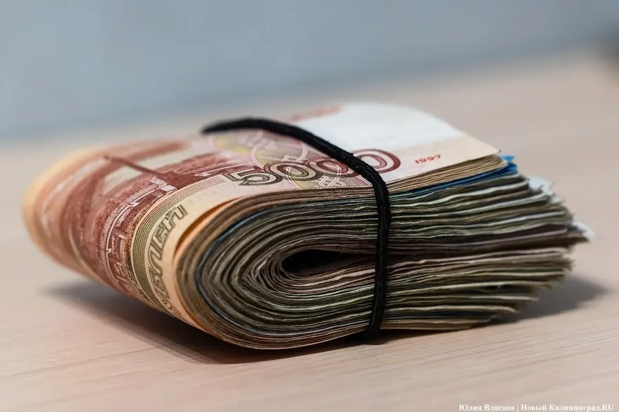 За год рост кредитования физических лиц в регионе достиг 212,8 млрд рублей и составил 24%, совокупный портфель займов — 263,4 млрд рублей; регулятор снизил ключевую ставку до 14%.