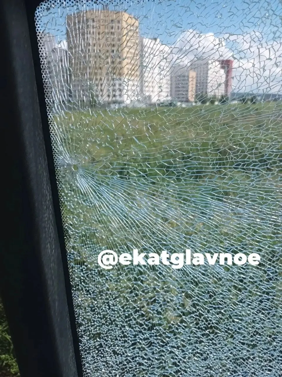 Один из пассажиров получил ранение в живот; задержан 18-летний подозреваемый Данил Баяндин.