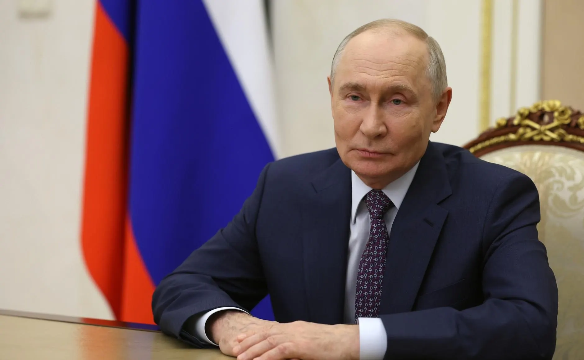 Глава государства поздравил всех учителей с их профессиональным праздником, подчеркнув важность их труда.