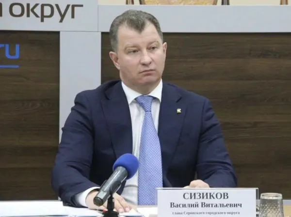 Экс-главу округа арестовали по обвинению в получении взятки крупного размера; дело связано с нарушениями в декларациях и последствиями для жителей города.