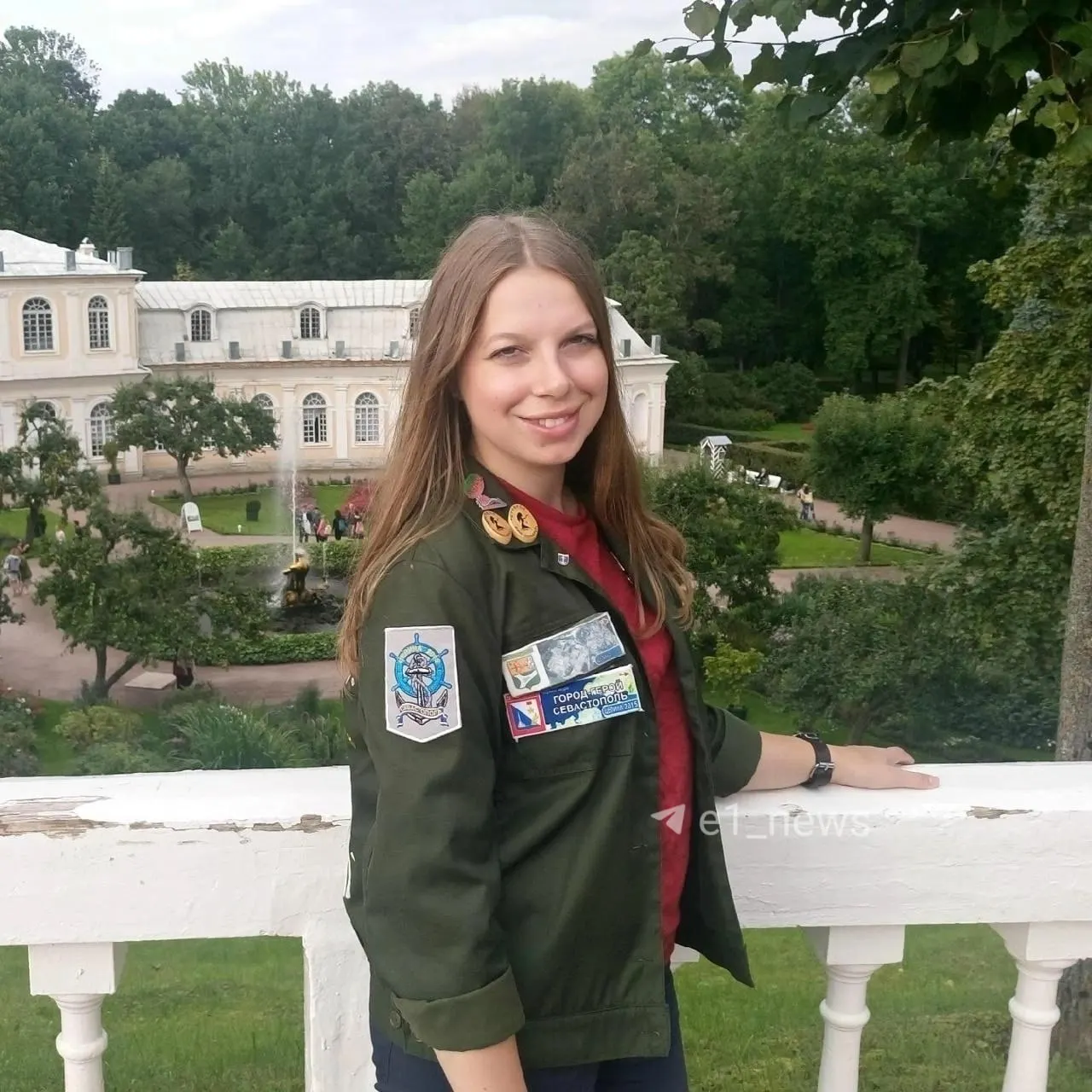 25 октября преподаватель из Санкт‑Петербурга расправился с двумя близкими — сыном и тёщей, а затем попытался убить свою гражданскую жену Анастасию Кычеву. Она сумела выбраться через окно и сейчас находится в больнице с тяжёлыми травмами головы и глаз.