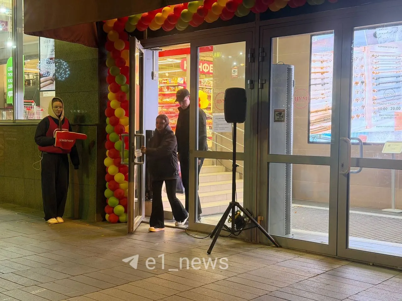 В торговом центре ЦУМ Пассаж открылся новый магазин «Магнит».