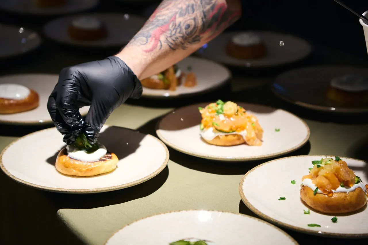 Премия Where To Eat опубликовала топ-10 ресторанов Уральского федерального округа: шесть из Екатеринбурга вошли в рейтинг.